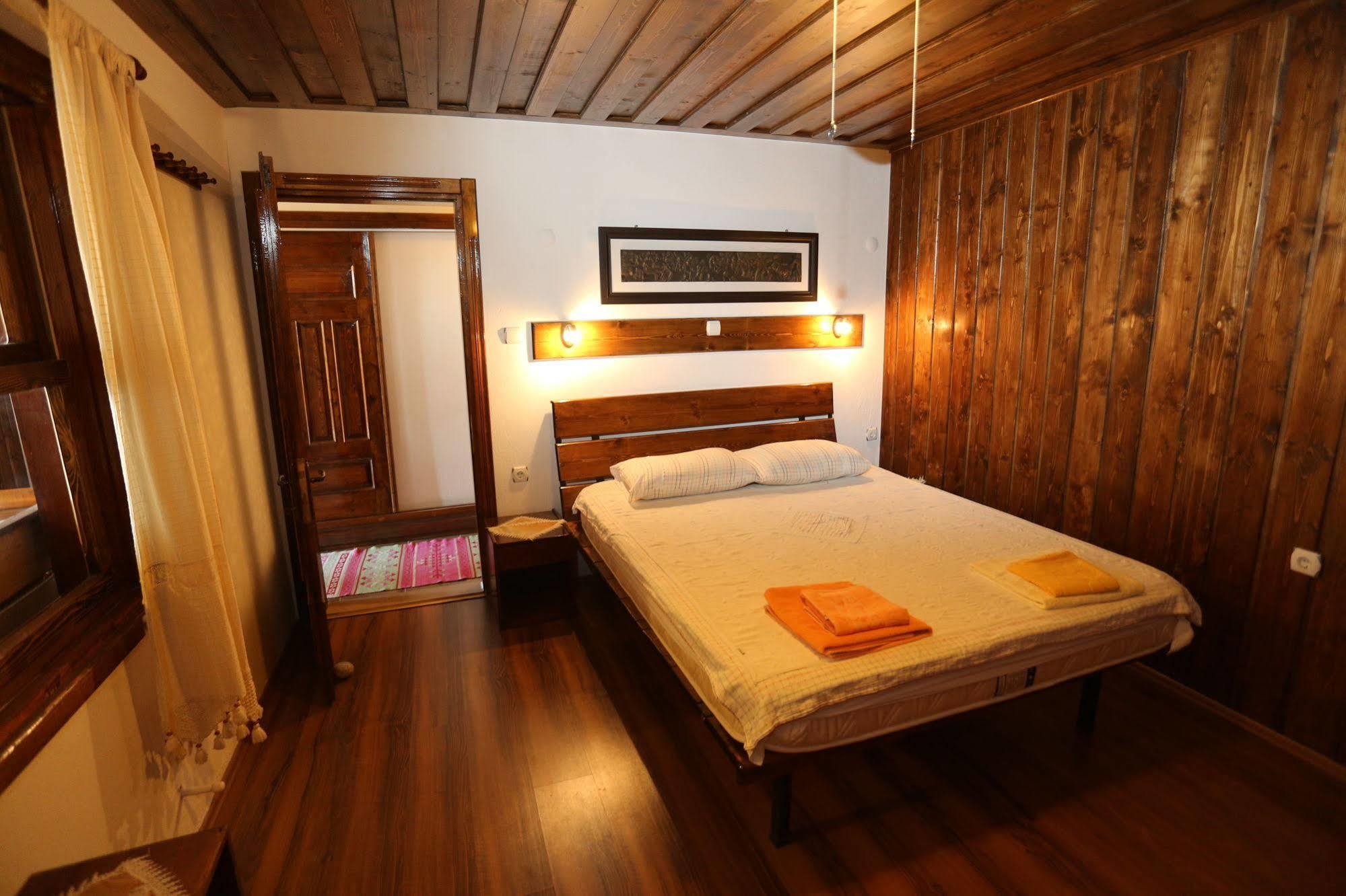 Akropolis Guest House 베르가마 외부 사진